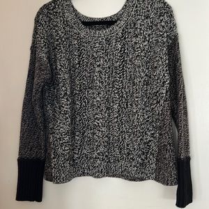 AMERICAN EAGLE crew neck sweater.